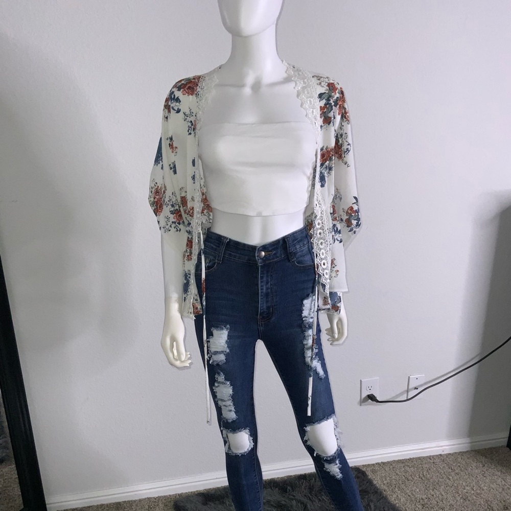 Lightweight Floral Cardigan with Lace Outline